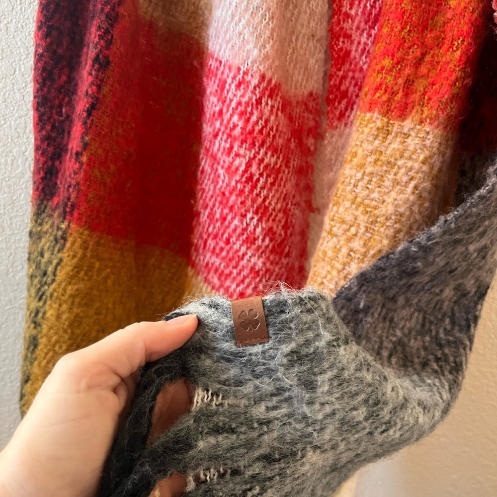 Lucky Brand Women’s Plaid Blanket Scarf in MultiColor - Picture 4 of 6